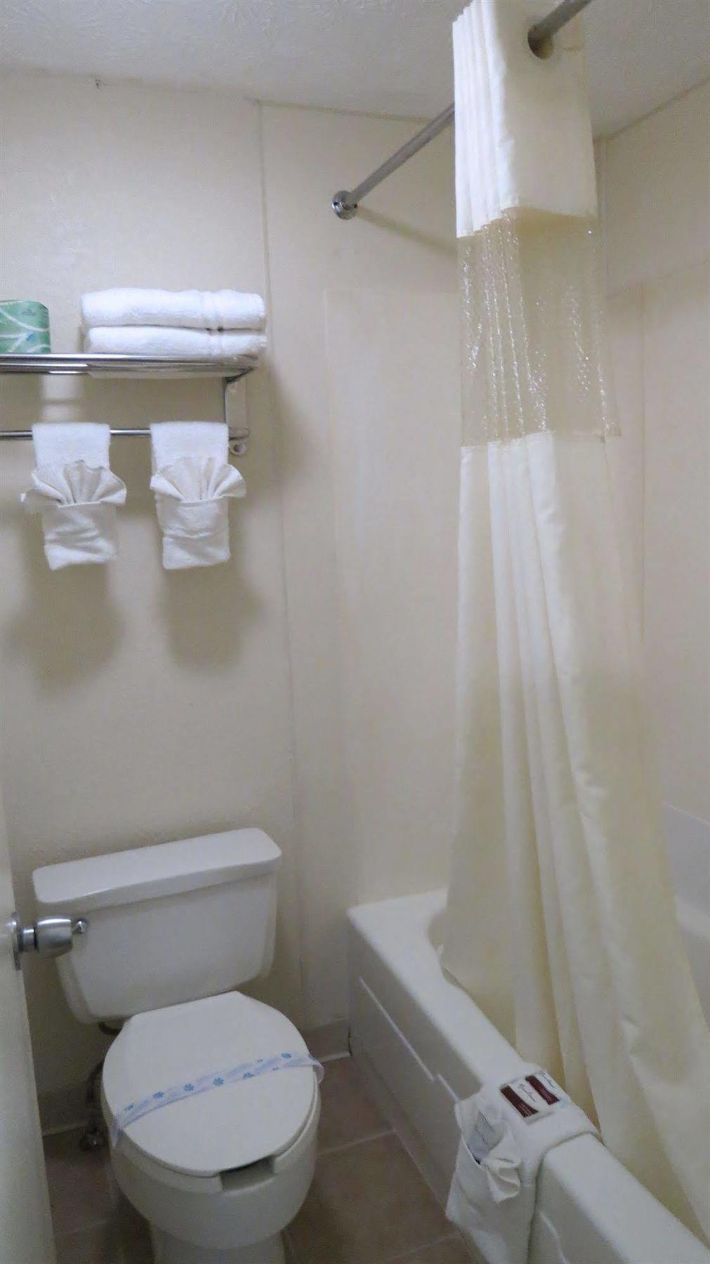Budget Host Airport Inn Waterville Εξωτερικό φωτογραφία