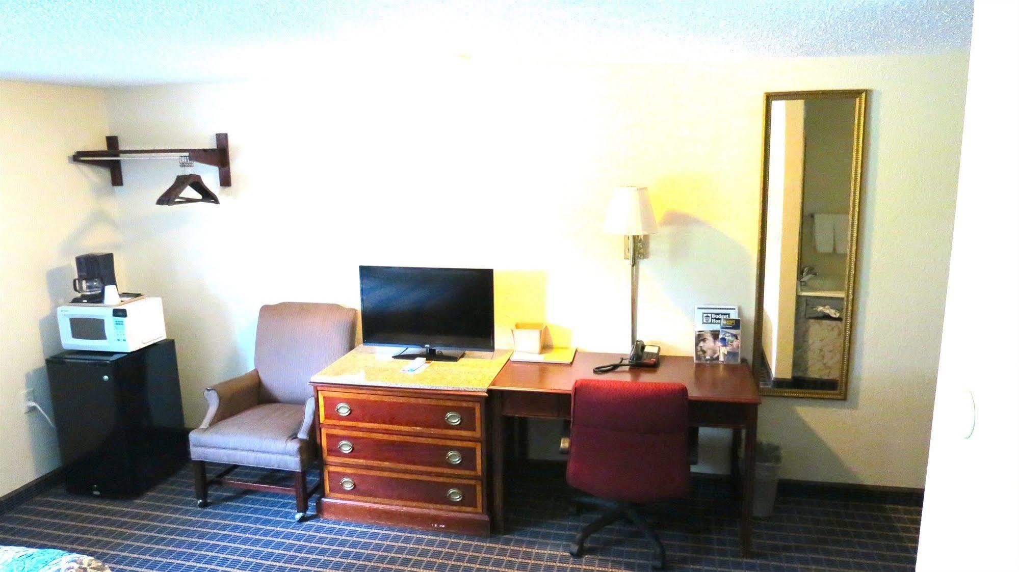 Budget Host Airport Inn Waterville Εξωτερικό φωτογραφία